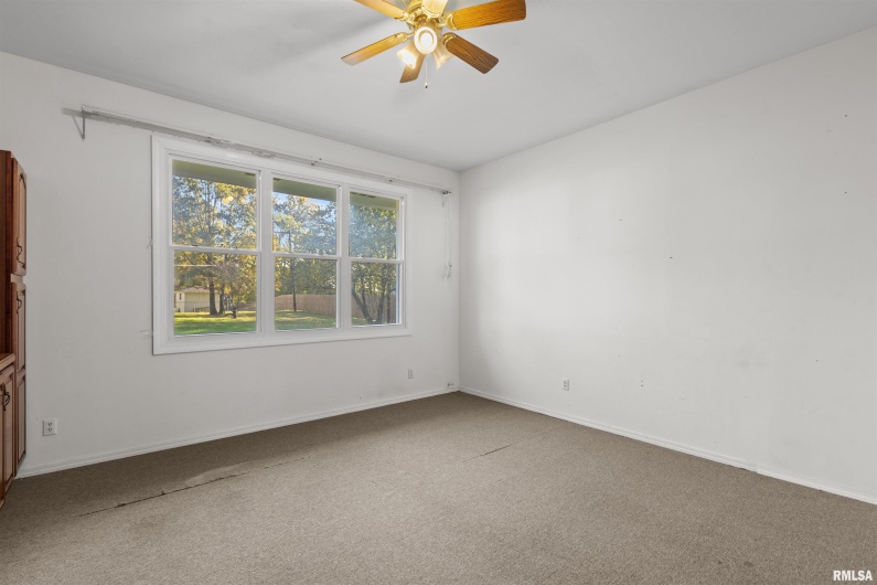 301 LAKESHORE Drive, Carterville, Illinois 62918, 3 Bedrooms Bedrooms, 0 ,2 BathroomsBathrooms,Residential,For Sale,LAKESHORE,0,RMAEB460377