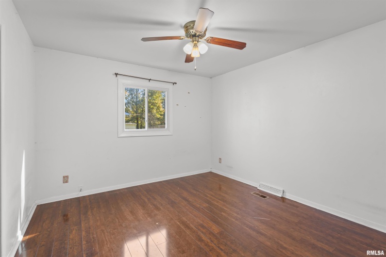 301 LAKESHORE Drive, Carterville, Illinois 62918, 3 Bedrooms Bedrooms, 0 ,2 BathroomsBathrooms,Residential,For Sale,LAKESHORE,0,RMAEB460377