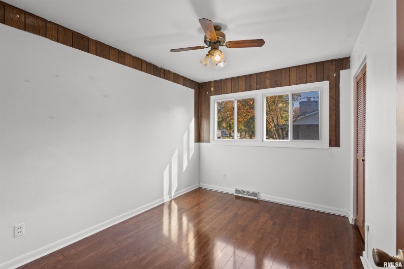 301 LAKESHORE Drive, Carterville, Illinois 62918, 3 Bedrooms Bedrooms, 0 ,2 BathroomsBathrooms,Residential,For Sale,LAKESHORE,0,RMAEB460377