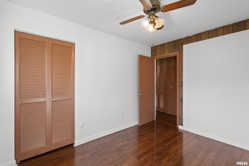 301 LAKESHORE Drive, Carterville, Illinois 62918, 3 Bedrooms Bedrooms, 0 ,2 BathroomsBathrooms,Residential,For Sale,LAKESHORE,0,RMAEB460377