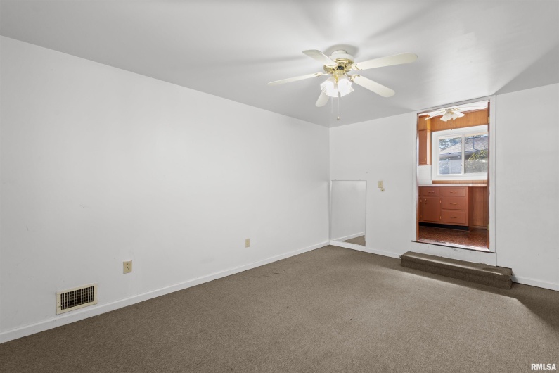 301 LAKESHORE Drive, Carterville, Illinois 62918, 3 Bedrooms Bedrooms, 0 ,2 BathroomsBathrooms,Residential,For Sale,LAKESHORE,0,RMAEB460377