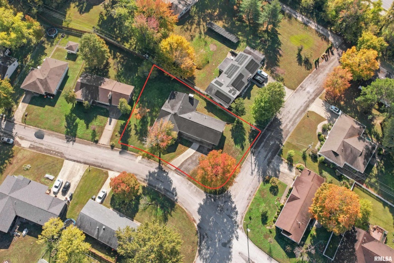 301 LAKESHORE Drive, Carterville, Illinois 62918, 3 Bedrooms Bedrooms, 0 ,2 BathroomsBathrooms,Residential,For Sale,LAKESHORE,0,RMAEB460377