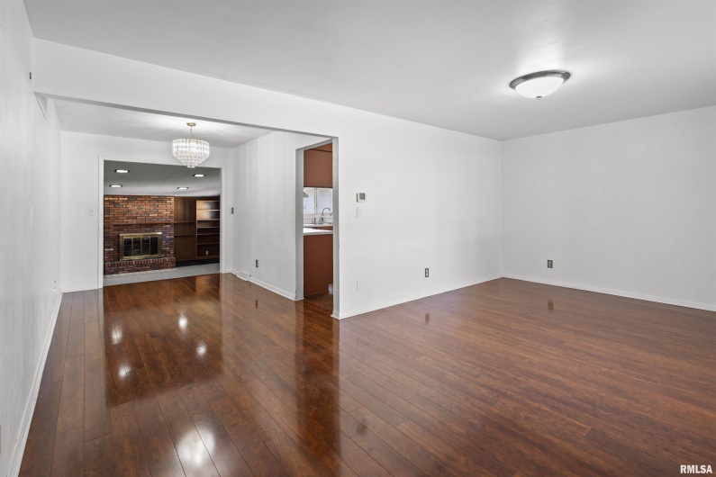 301 LAKESHORE Drive, Carterville, Illinois 62918, 3 Bedrooms Bedrooms, 0 ,2 BathroomsBathrooms,Residential,For Sale,LAKESHORE,0,RMAEB460377