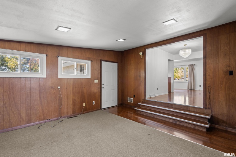 301 LAKESHORE Drive, Carterville, Illinois 62918, 3 Bedrooms Bedrooms, 0 ,2 BathroomsBathrooms,Residential,For Sale,LAKESHORE,0,RMAEB460377