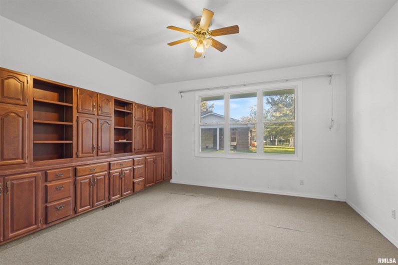 301 LAKESHORE Drive, Carterville, Illinois 62918, 3 Bedrooms Bedrooms, 0 ,2 BathroomsBathrooms,Residential,For Sale,LAKESHORE,0,RMAEB460377