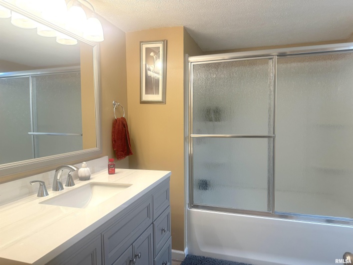 138 Worthen Road, Murphysboro, Illinois 62966, 3 Bedrooms Bedrooms, 0 ,2 BathroomsBathrooms,Residential,For Sale,Worthen,0,RMAEB460379