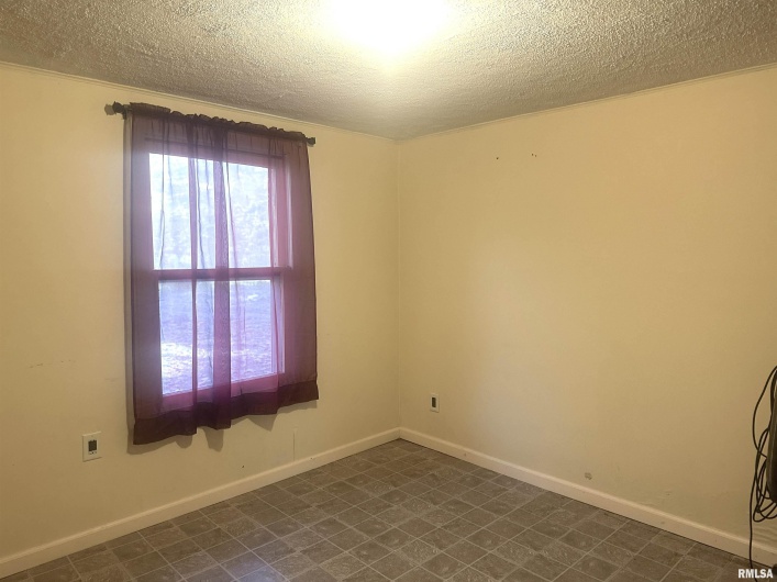 138 Worthen Road, Murphysboro, Illinois 62966, 3 Bedrooms Bedrooms, 0 ,2 BathroomsBathrooms,Residential,For Sale,Worthen,0,RMAEB460379