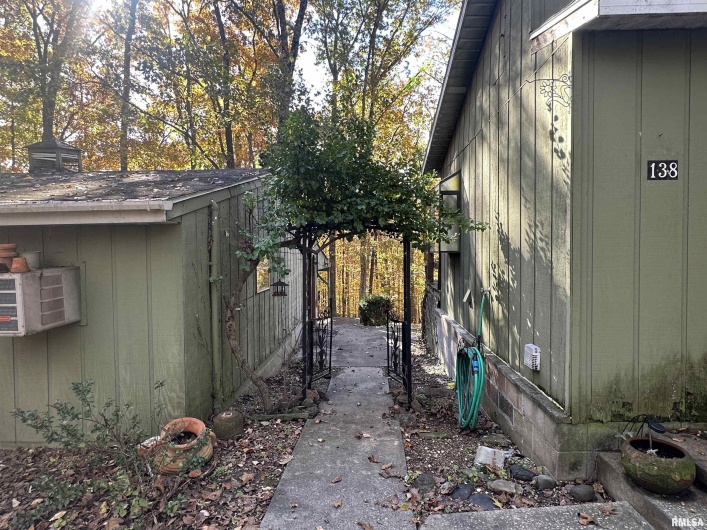 138 Worthen Road, Murphysboro, Illinois 62966, 3 Bedrooms Bedrooms, 0 ,2 BathroomsBathrooms,Residential,For Sale,Worthen,0,RMAEB460379