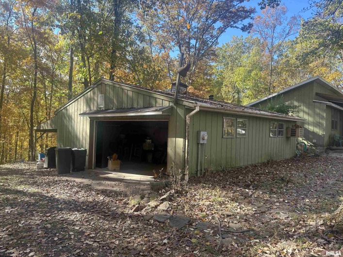 138 Worthen Road, Murphysboro, Illinois 62966, 3 Bedrooms Bedrooms, 0 ,2 BathroomsBathrooms,Residential,For Sale,Worthen,0,RMAEB460379