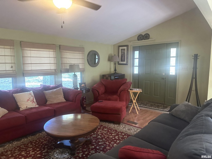 138 Worthen Road, Murphysboro, Illinois 62966, 3 Bedrooms Bedrooms, 0 ,2 BathroomsBathrooms,Residential,For Sale,Worthen,0,RMAEB460379