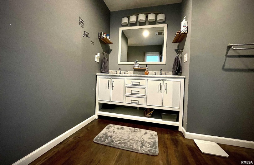 112 HILLCREST Drive, Goreville, Illinois 62939, 4 Bedrooms Bedrooms, 0 ,3 BathroomsBathrooms,Residential,For Sale,HILLCREST,0,RMAQC4269113