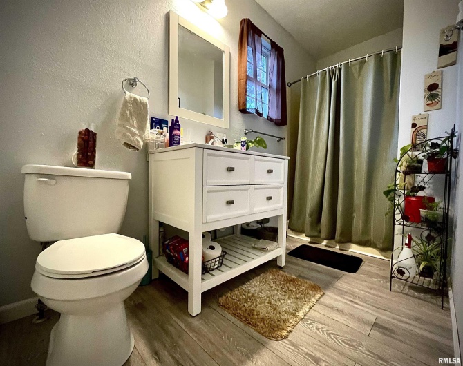 112 HILLCREST Drive, Goreville, Illinois 62939, 4 Bedrooms Bedrooms, 0 ,3 BathroomsBathrooms,Residential,For Sale,HILLCREST,0,RMAQC4269113