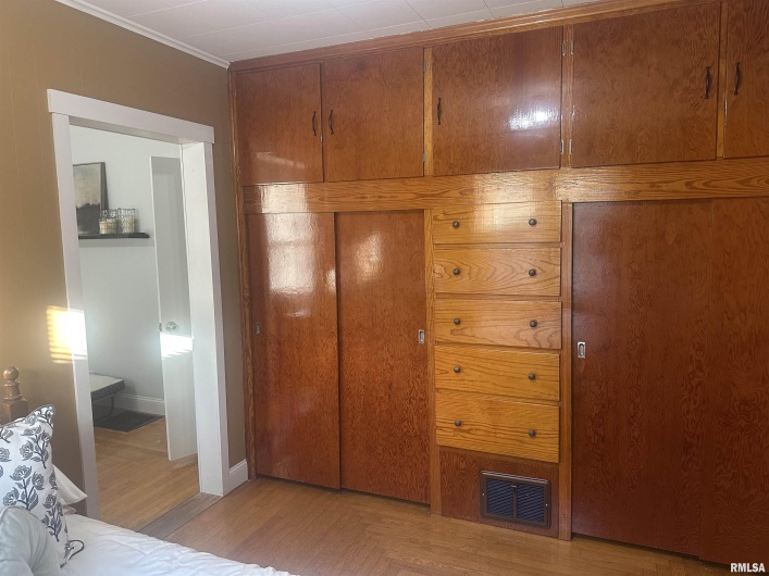 2125 DEWEY Street, Murphysboro, Illinois 62966, 3 Bedrooms Bedrooms, 0 ,1 BathroomBathrooms,Residential,For Sale,DEWEY,0,RMAEB460390