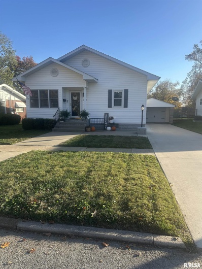 2125 DEWEY Street, Murphysboro, Illinois 62966, 3 Bedrooms Bedrooms, 0 ,1 BathroomBathrooms,Residential,For Sale,DEWEY,0,RMAEB460390