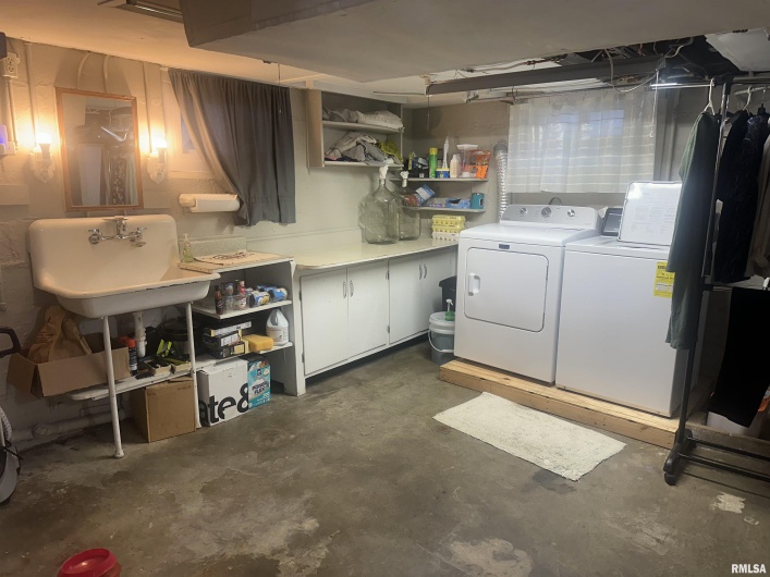 2125 DEWEY Street, Murphysboro, Illinois 62966, 3 Bedrooms Bedrooms, 0 ,1 BathroomBathrooms,Residential,For Sale,DEWEY,0,RMAEB460390