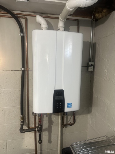 2125 DEWEY Street, Murphysboro, Illinois 62966, 3 Bedrooms Bedrooms, 0 ,1 BathroomBathrooms,Residential,For Sale,DEWEY,0,RMAEB460390