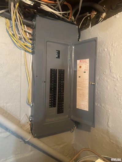 2125 DEWEY Street, Murphysboro, Illinois 62966, 3 Bedrooms Bedrooms, 0 ,1 BathroomBathrooms,Residential,For Sale,DEWEY,0,RMAEB460390