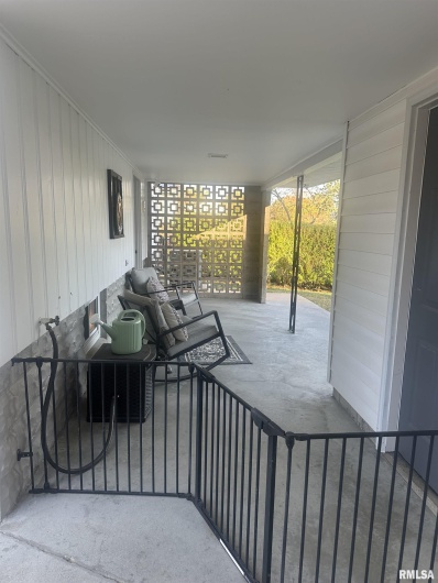 2125 DEWEY Street, Murphysboro, Illinois 62966, 3 Bedrooms Bedrooms, 0 ,1 BathroomBathrooms,Residential,For Sale,DEWEY,0,RMAEB460390