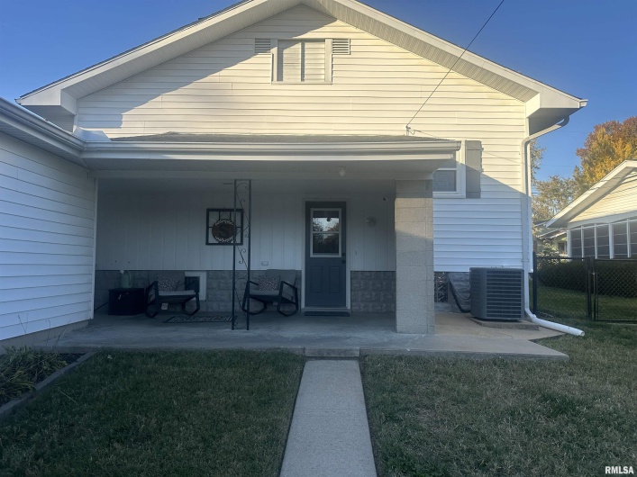 2125 DEWEY Street, Murphysboro, Illinois 62966, 3 Bedrooms Bedrooms, 0 ,1 BathroomBathrooms,Residential,For Sale,DEWEY,0,RMAEB460390