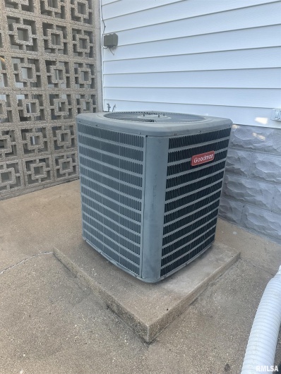 2125 DEWEY Street, Murphysboro, Illinois 62966, 3 Bedrooms Bedrooms, 0 ,1 BathroomBathrooms,Residential,For Sale,DEWEY,0,RMAEB460390