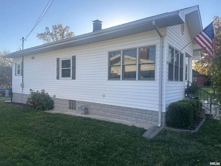 2125 DEWEY Street, Murphysboro, Illinois 62966, 3 Bedrooms Bedrooms, 0 ,1 BathroomBathrooms,Residential,For Sale,DEWEY,0,RMAEB460390