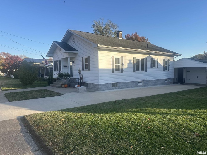2125 DEWEY Street, Murphysboro, Illinois 62966, 3 Bedrooms Bedrooms, 0 ,1 BathroomBathrooms,Residential,For Sale,DEWEY,0,RMAEB460390