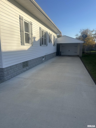 2125 DEWEY Street, Murphysboro, Illinois 62966, 3 Bedrooms Bedrooms, 0 ,1 BathroomBathrooms,Residential,For Sale,DEWEY,0,RMAEB460390