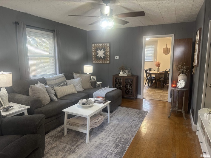 2125 DEWEY Street, Murphysboro, Illinois 62966, 3 Bedrooms Bedrooms, 0 ,1 BathroomBathrooms,Residential,For Sale,DEWEY,0,RMAEB460390