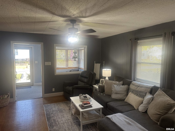 2125 DEWEY Street, Murphysboro, Illinois 62966, 3 Bedrooms Bedrooms, 0 ,1 BathroomBathrooms,Residential,For Sale,DEWEY,0,RMAEB460390