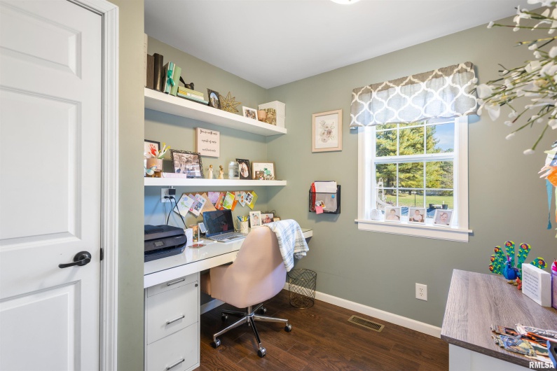 524 MAIN Street, Jonesboro, Illinois 62952, 5 Bedrooms Bedrooms, 0 ,2 BathroomsBathrooms,Residential,For Sale,MAIN,0,RMAEB460392