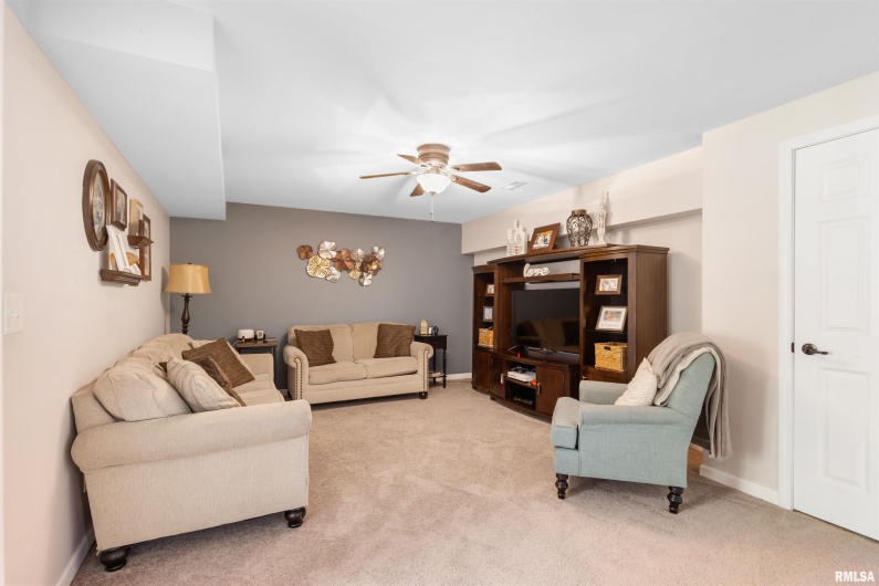 524 MAIN Street, Jonesboro, Illinois 62952, 5 Bedrooms Bedrooms, 0 ,2 BathroomsBathrooms,Residential,For Sale,MAIN,0,RMAEB460392