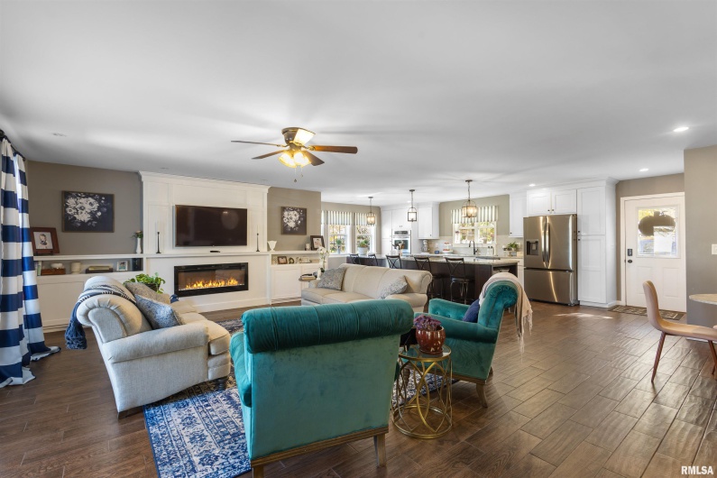 524 MAIN Street, Jonesboro, Illinois 62952, 5 Bedrooms Bedrooms, 0 ,2 BathroomsBathrooms,Residential,For Sale,MAIN,0,RMAEB460392