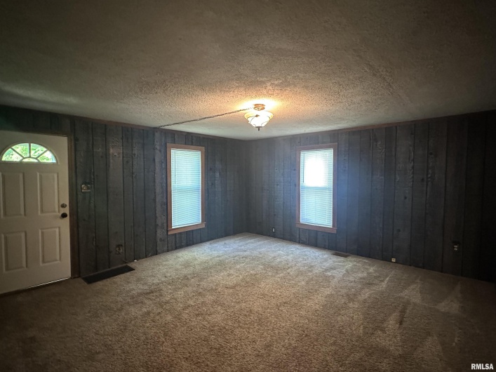 338 WARREN Road, Carbondale, Illinois 62901, 3 Bedrooms Bedrooms, 0 ,2 BathroomsBathrooms,Residential,For Sale,WARREN,0,RMAEB460394