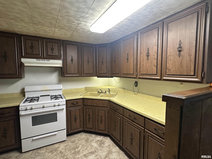 338 WARREN Road, Carbondale, Illinois 62901, 3 Bedrooms Bedrooms, 0 ,2 BathroomsBathrooms,Residential,For Sale,WARREN,0,RMAEB460394