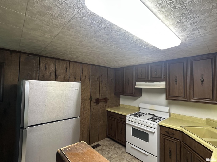 338 WARREN Road, Carbondale, Illinois 62901, 3 Bedrooms Bedrooms, 0 ,2 BathroomsBathrooms,Residential,For Sale,WARREN,0,RMAEB460394