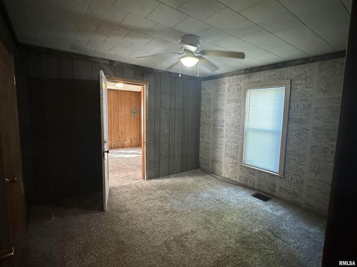 338 WARREN Road, Carbondale, Illinois 62901, 3 Bedrooms Bedrooms, 0 ,2 BathroomsBathrooms,Residential,For Sale,WARREN,0,RMAEB460394