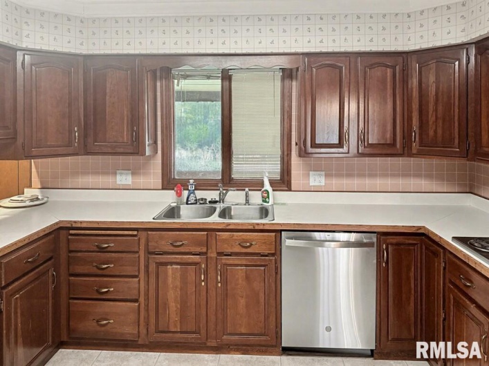 508 FOREST Drive, Herrin, Illinois 62948, 3 Bedrooms Bedrooms, 0 ,2 BathroomsBathrooms,Residential,For Sale,FOREST,0,RMAQC4268591