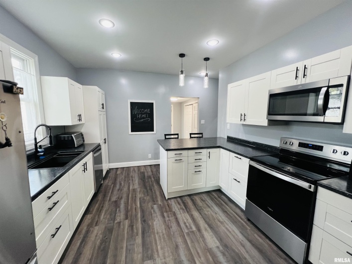 1300 LINCOLN Street, Eldorado, Illinois 62930-1524, 1 Bedroom Bedrooms, 0 ,1 BathroomBathrooms,Residential,For Sale,LINCOLN,0,RMAEB460396