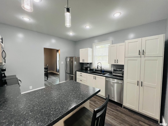 1300 LINCOLN Street, Eldorado, Illinois 62930-1524, 1 Bedroom Bedrooms, 0 ,1 BathroomBathrooms,Residential,For Sale,LINCOLN,0,RMAEB460396