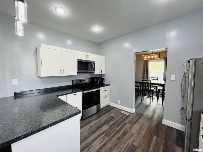 1300 LINCOLN Street, Eldorado, Illinois 62930-1524, 1 Bedroom Bedrooms, 0 ,1 BathroomBathrooms,Residential,For Sale,LINCOLN,0,RMAEB460396