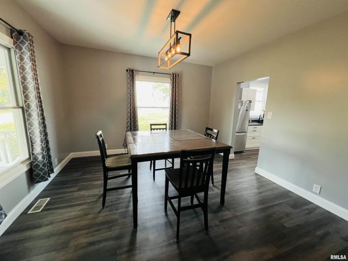 1300 LINCOLN Street, Eldorado, Illinois 62930-1524, 1 Bedroom Bedrooms, 0 ,1 BathroomBathrooms,Residential,For Sale,LINCOLN,0,RMAEB460396