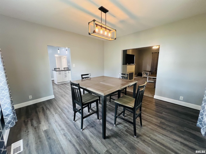 1300 LINCOLN Street, Eldorado, Illinois 62930-1524, 1 Bedroom Bedrooms, 0 ,1 BathroomBathrooms,Residential,For Sale,LINCOLN,0,RMAEB460396