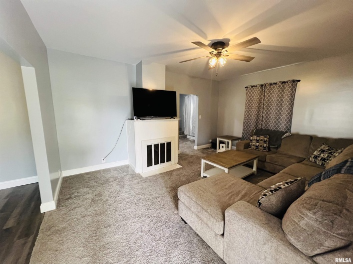 1300 LINCOLN Street, Eldorado, Illinois 62930-1524, 1 Bedroom Bedrooms, 0 ,1 BathroomBathrooms,Residential,For Sale,LINCOLN,0,RMAEB460396