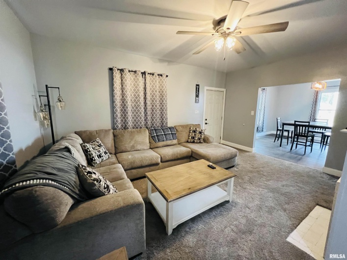 1300 LINCOLN Street, Eldorado, Illinois 62930-1524, 1 Bedroom Bedrooms, 0 ,1 BathroomBathrooms,Residential,For Sale,LINCOLN,0,RMAEB460396