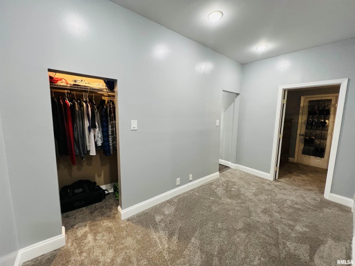 1300 LINCOLN Street, Eldorado, Illinois 62930-1524, 1 Bedroom Bedrooms, 0 ,1 BathroomBathrooms,Residential,For Sale,LINCOLN,0,RMAEB460396