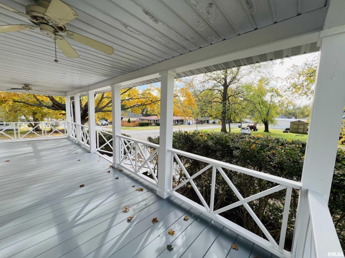 1300 LINCOLN Street, Eldorado, Illinois 62930-1524, 1 Bedroom Bedrooms, 0 ,1 BathroomBathrooms,Residential,For Sale,LINCOLN,0,RMAEB460396