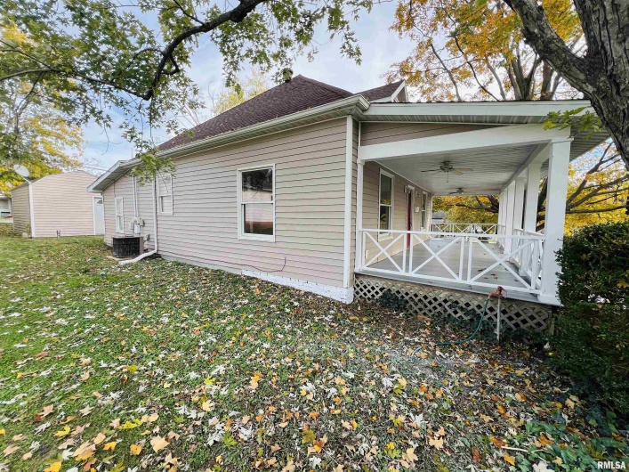 1300 LINCOLN Street, Eldorado, Illinois 62930-1524, 1 Bedroom Bedrooms, 0 ,1 BathroomBathrooms,Residential,For Sale,LINCOLN,0,RMAEB460396