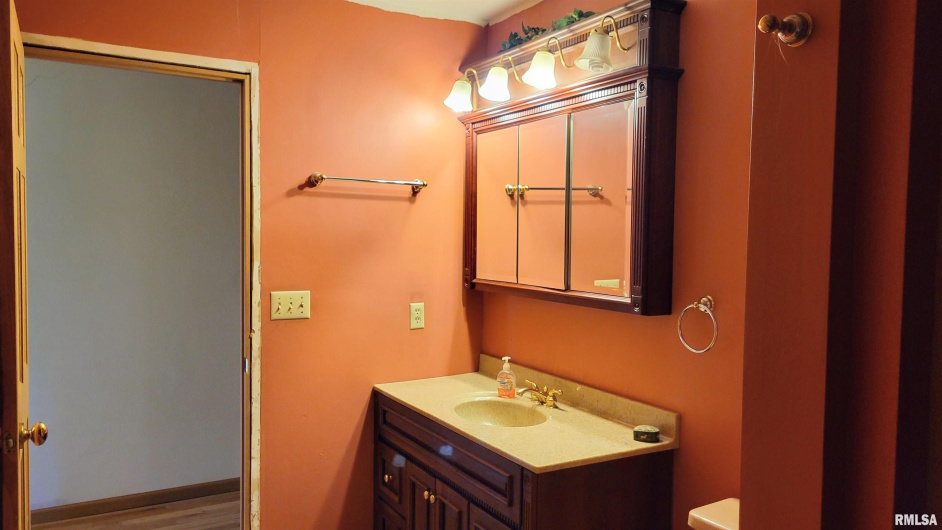 3898 COUNTRY CLUB Road, Carbondale, Illinois 62901, 3 Bedrooms Bedrooms, 0 ,3 BathroomsBathrooms,Residential,For Sale,COUNTRY CLUB,0,RMAEB460400