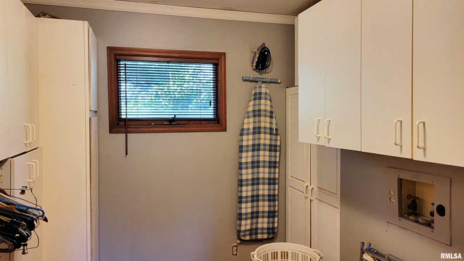 3898 COUNTRY CLUB Road, Carbondale, Illinois 62901, 3 Bedrooms Bedrooms, 0 ,3 BathroomsBathrooms,Residential,For Sale,COUNTRY CLUB,0,RMAEB460400