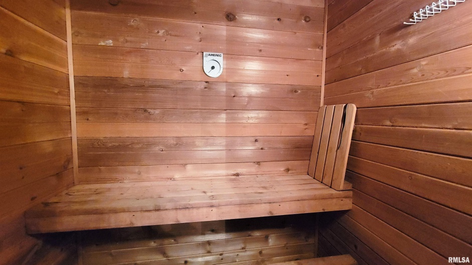 3898 COUNTRY CLUB Road, Carbondale, Illinois 62901, 3 Bedrooms Bedrooms, 0 ,3 BathroomsBathrooms,Residential,For Sale,COUNTRY CLUB,0,RMAEB460400